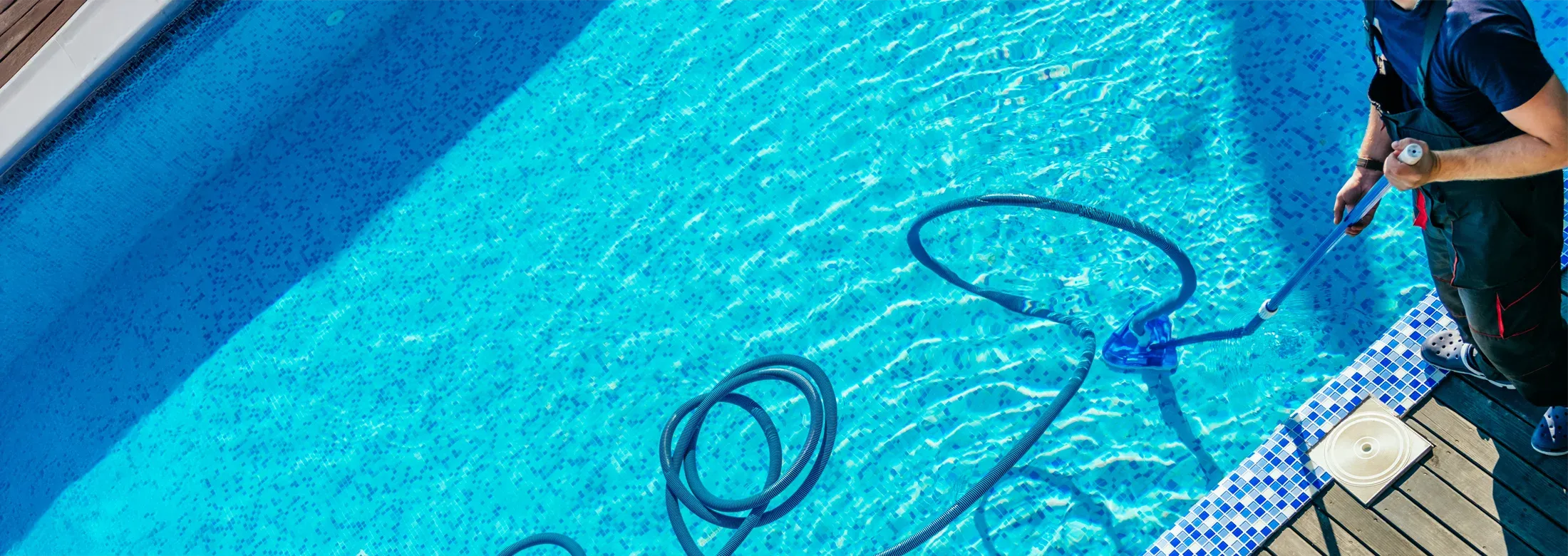 cleaning pool